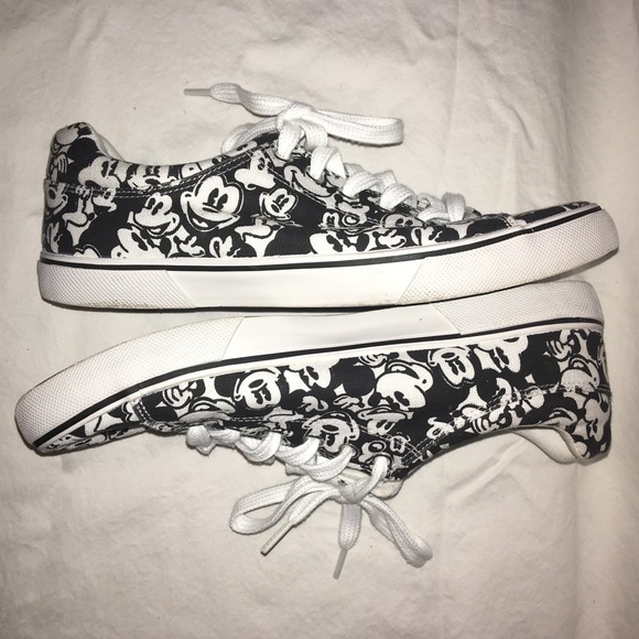 mickey mouse tennis shoes